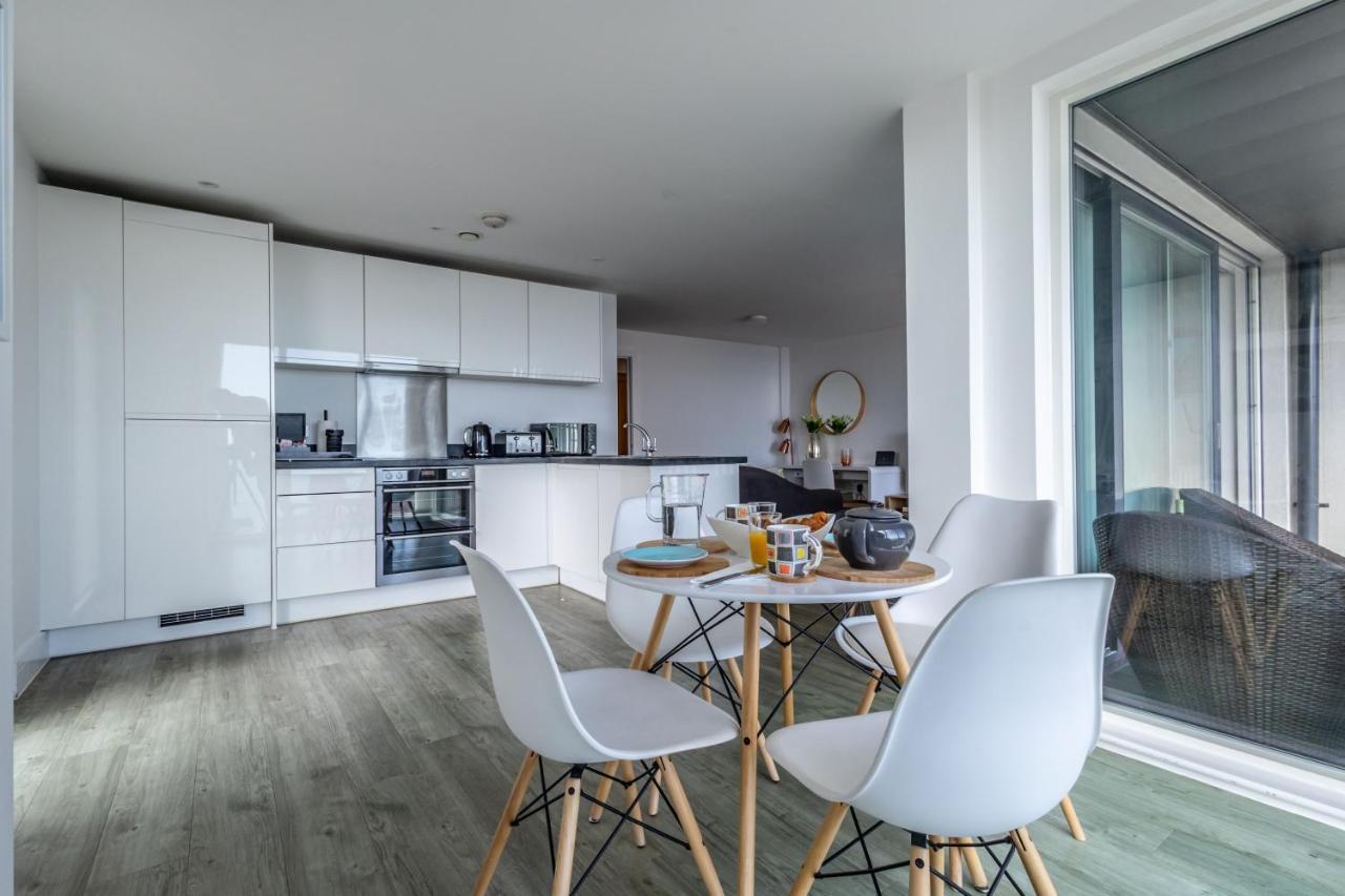 Seaview West Coast - Exceptional - 2 Bedrooms Sleeps 5 -Stunning Sea Views - 500 Metres To Beach Bournemouth Exterior photo