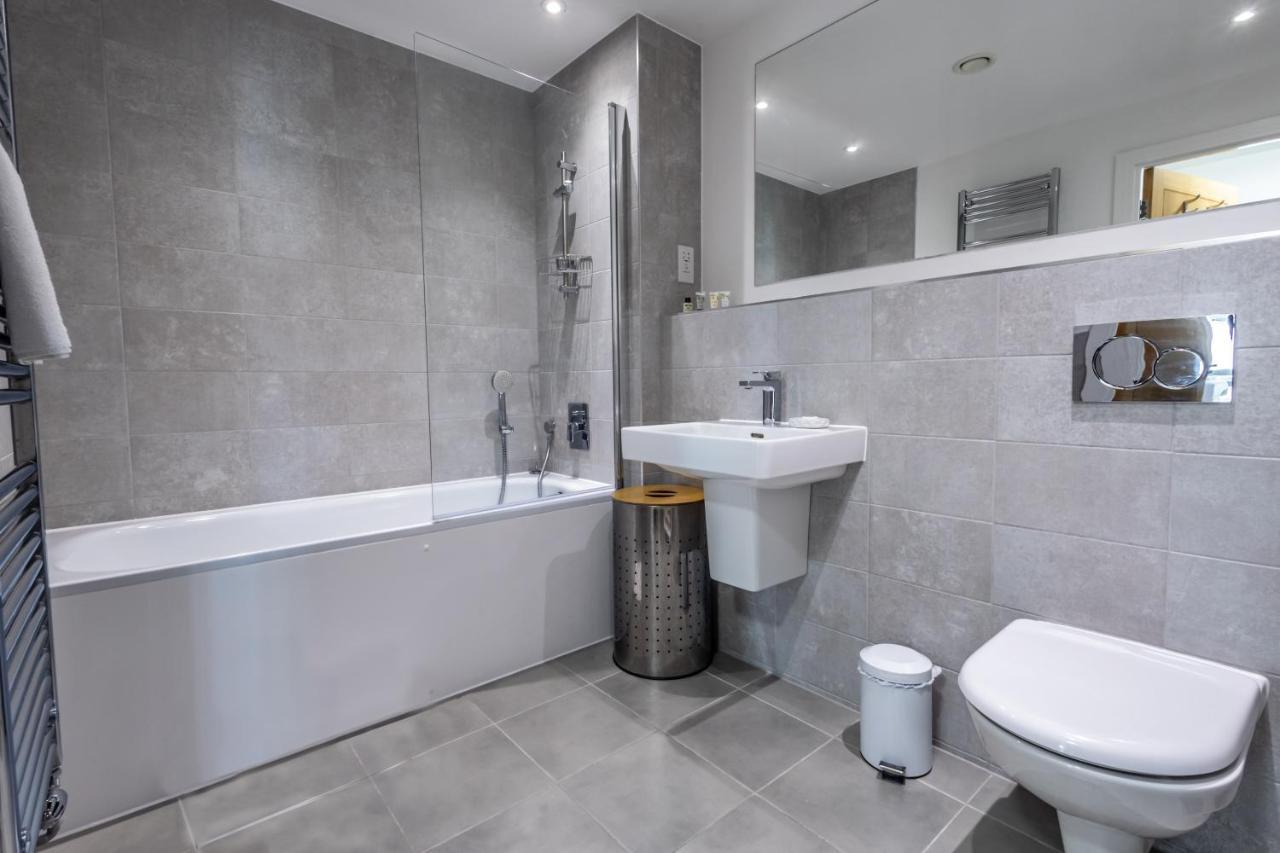 Seaview West Coast - Exceptional - 2 Bedrooms Sleeps 5 -Stunning Sea Views - 500 Metres To Beach Bournemouth Exterior photo