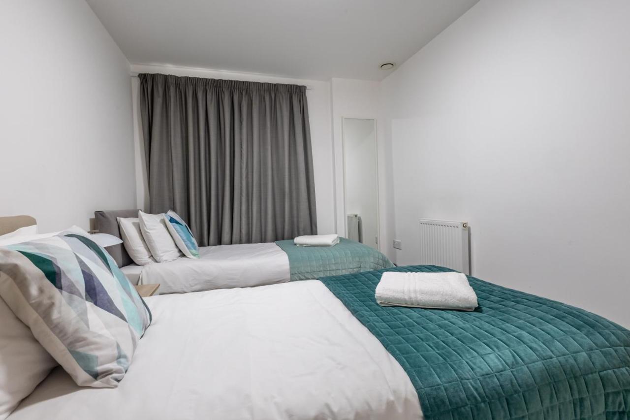 Seaview West Coast - Exceptional - 2 Bedrooms Sleeps 5 -Stunning Sea Views - 500 Metres To Beach Bournemouth Exterior photo