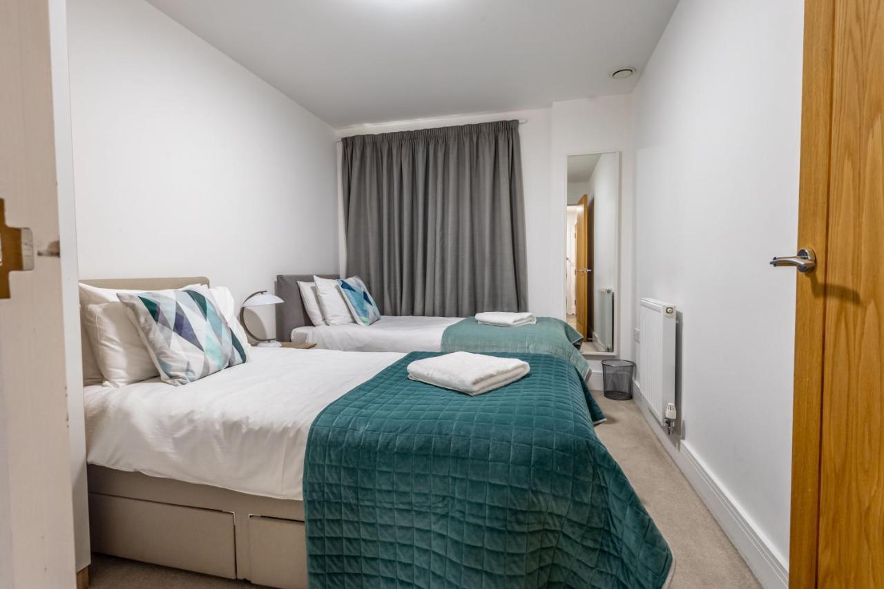 Seaview West Coast - Exceptional - 2 Bedrooms Sleeps 5 -Stunning Sea Views - 500 Metres To Beach Bournemouth Exterior photo