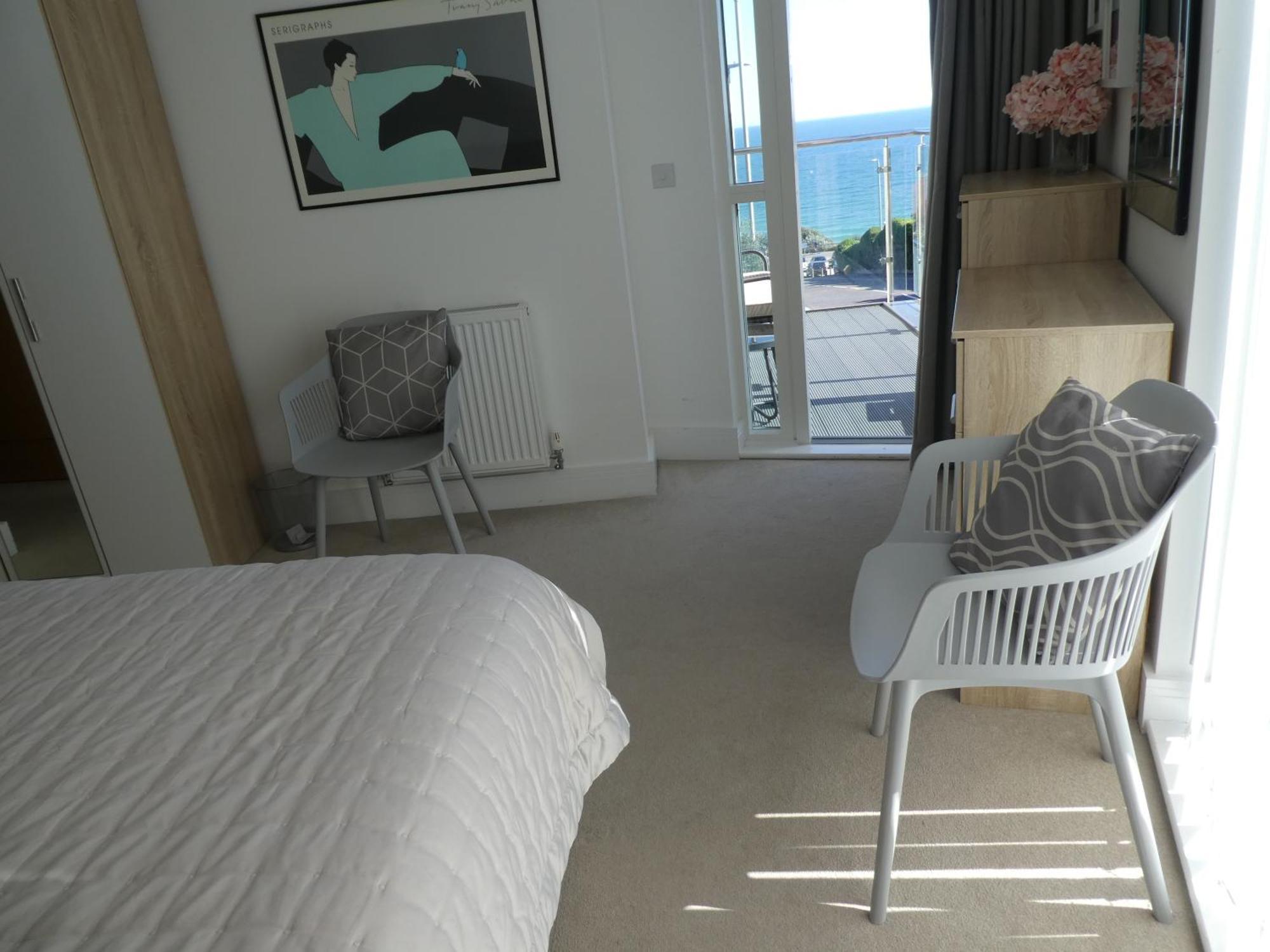 Seaview West Coast - Exceptional - 2 Bedrooms Sleeps 5 -Stunning Sea Views - 500 Metres To Beach Bournemouth Exterior photo